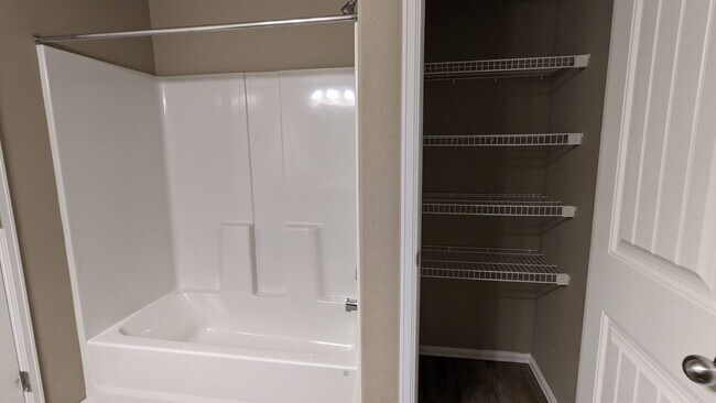 Building Photo - TWO STORY END UNIT TOWNHOME 3 BED/2.5 BATH...