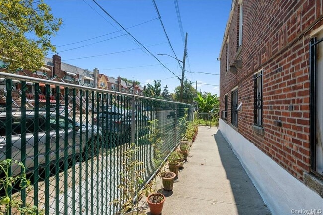 Building Photo - 838 Avenue Z