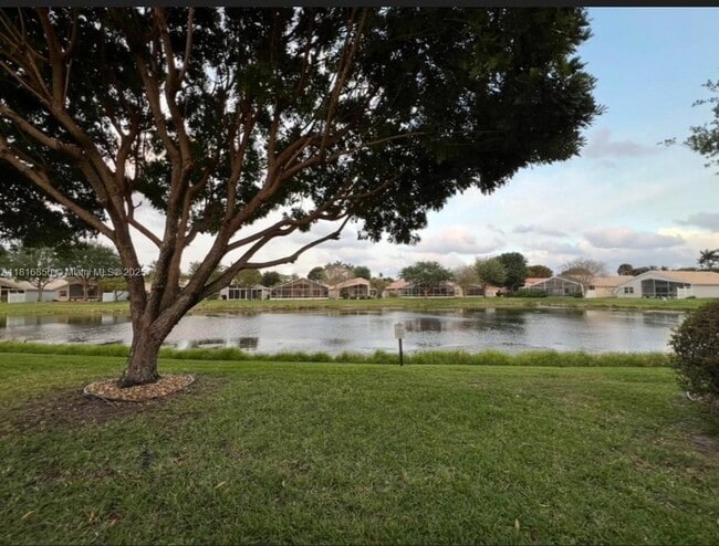 Building Photo - 10566 Sunset Isles Ct