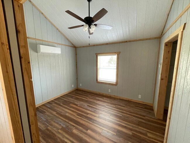 Building Photo - Hill Country Retreat on Acreage in Bandera