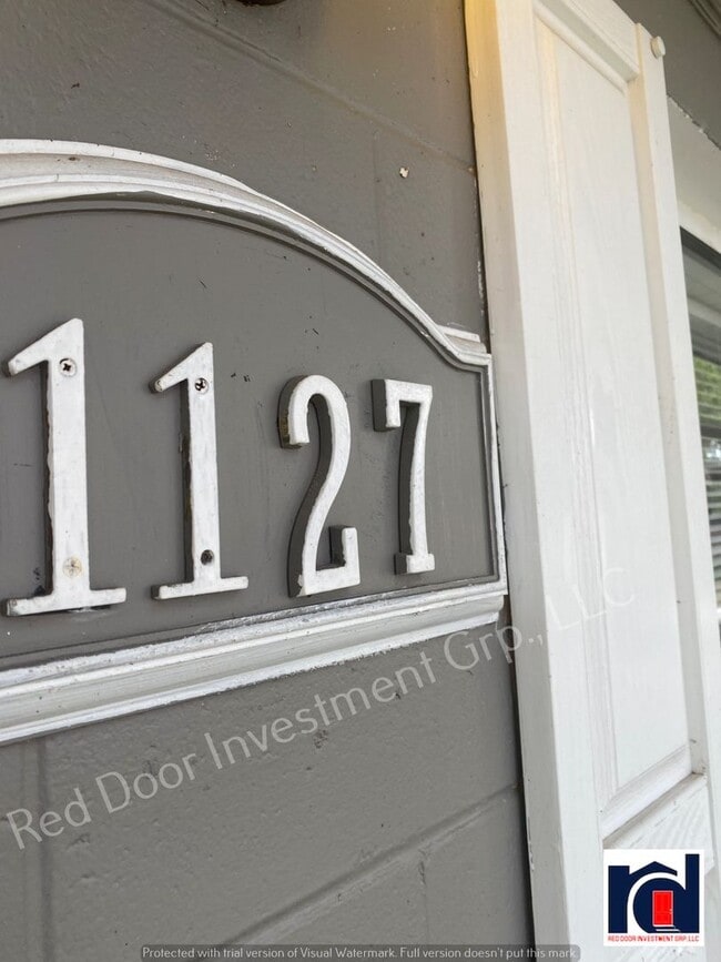 Building Photo - Spacious 3/1 Duplex with Laundry Room