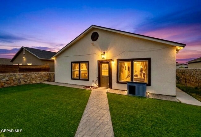 Building Photo - 14904 Tierra Coruna Ave