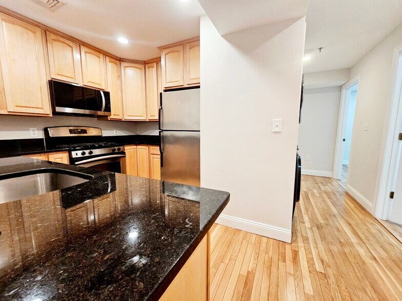 Building Photo - 135 Calumet St