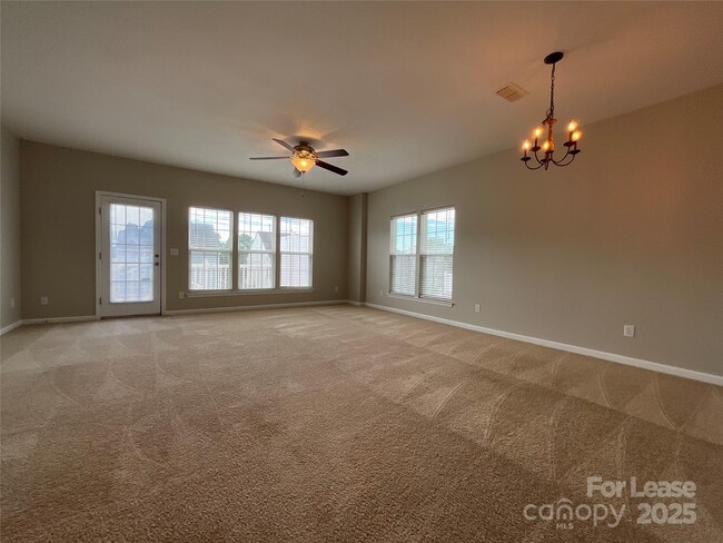Building Photo - 15626 King Louis Ct