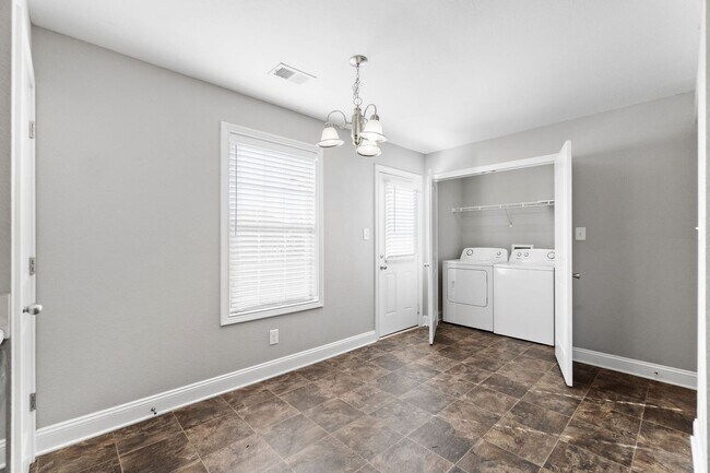 Building Photo - 1816 Beckett Dr