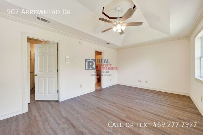 Building Photo - 902 Arrowhead Dr