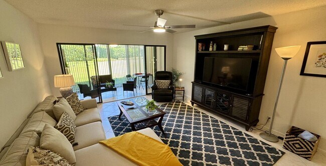 Building Photo - 5121 Oakhill Ln