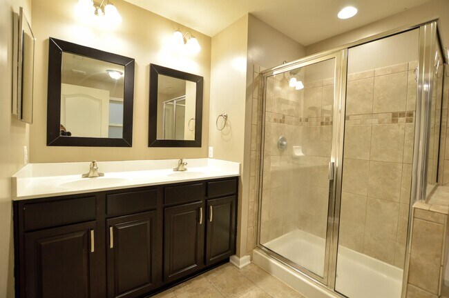 Building Photo - 3702 Sun Pl