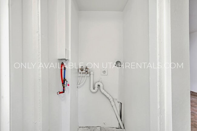 Building Photo - 955 S 100 W