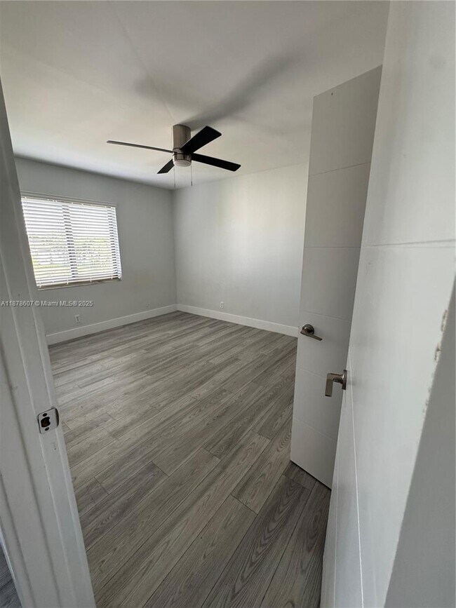 Building Photo - 3720 N Pine Island Rd