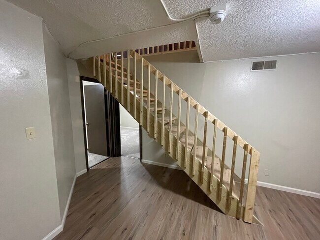 Building Photo - 3110 Alpine Dr