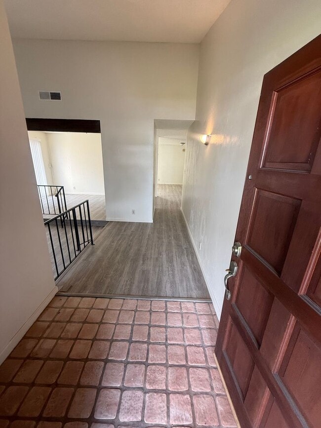Building Photo - 3012 Catalina Dr
