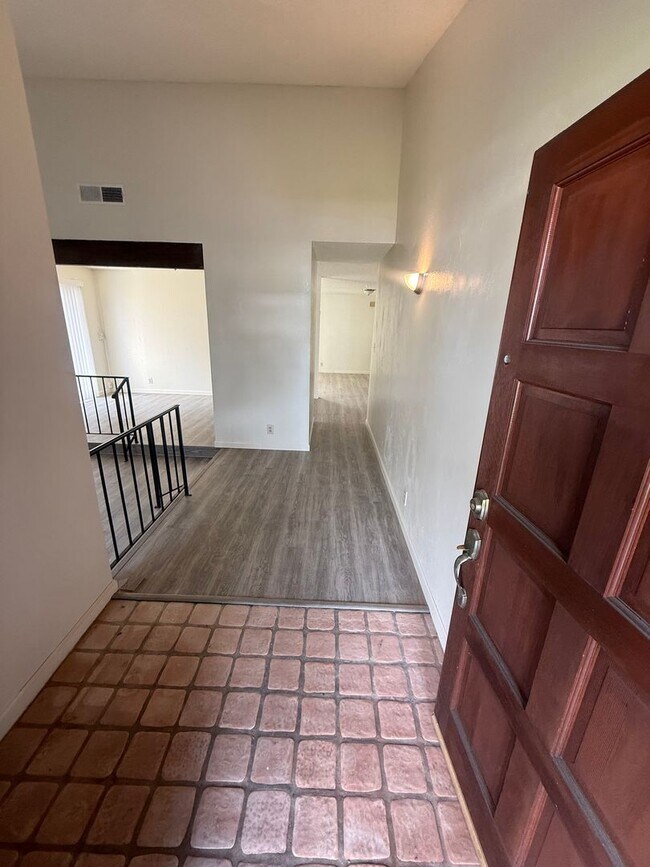 Building Photo - Spacious 4-Bedroom Home in Northeast Bakersfield