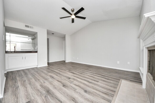 Building Photo - 1818 Augusta Dr