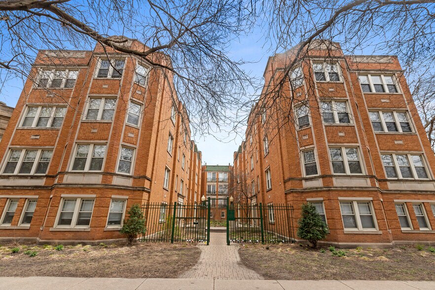 Building Photo - 4505 N Greenview Ave