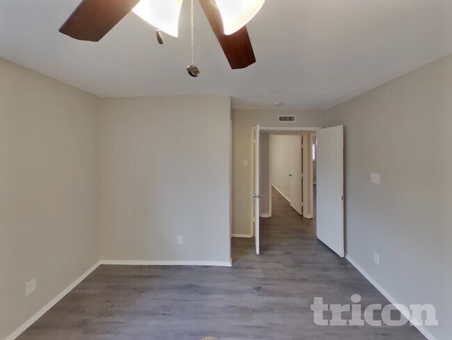 Building Photo - 4114 Hartford Dr