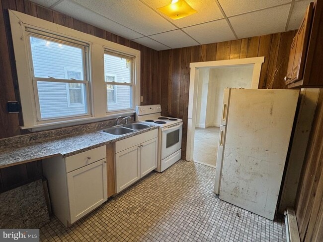 Building Photo - 85 Oak St