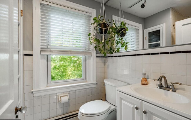 Building Photo - 915 West Chester Pike