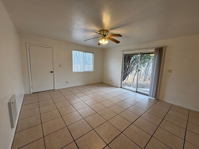 Building Photo - Price Reduced!! 2 bed 1 Bath - Contact Property Pros