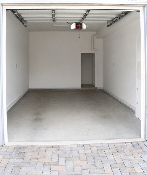 Building Photo - 1096 53rd St