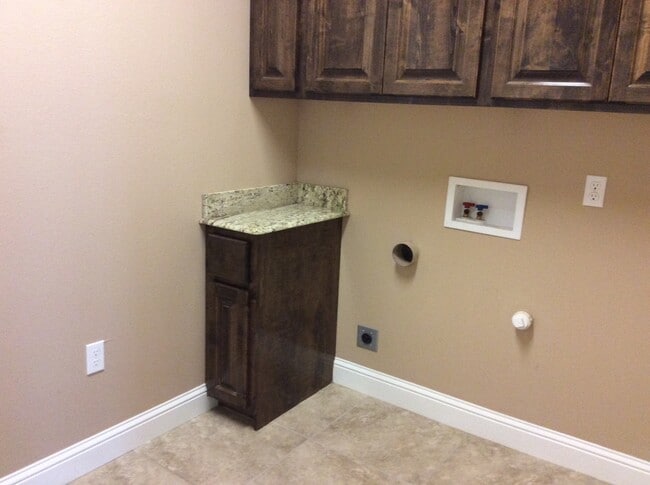 Building Photo - 200 Almond Tree Ln