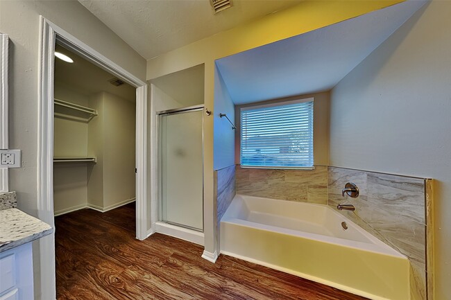 Building Photo - 30826 Trinket Dr