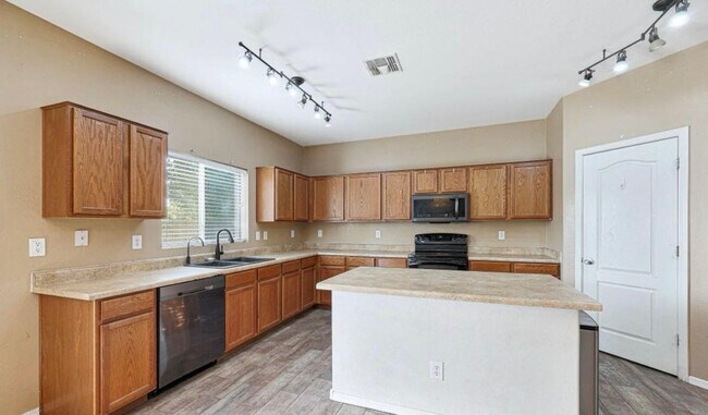 Building Photo - 23865 W Huntington Dr