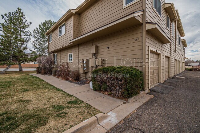 Building Photo - 1099 S Walden Way