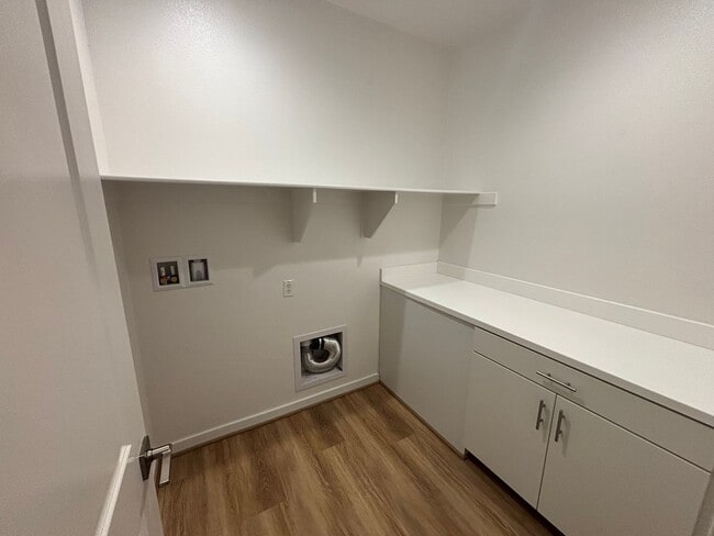 Building Photo - 4-Bedroom Home with Community Amenities & ...