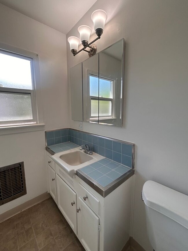 Building Photo - 13215