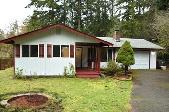 Building Photo - 3 Bedroom 1 Bath University Place Rambler on Quiet Cul De Sac
