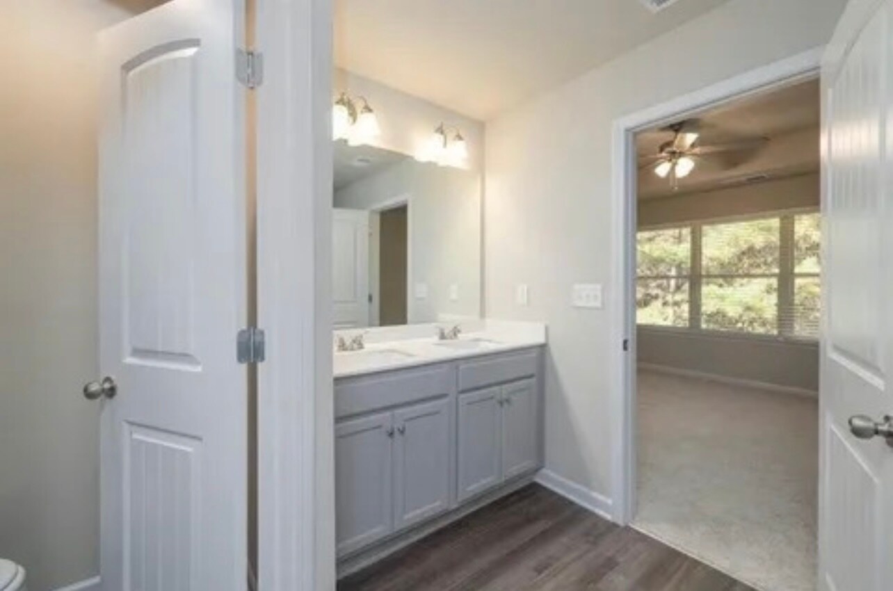 Building Photo - 275 Turtle Creek Dr