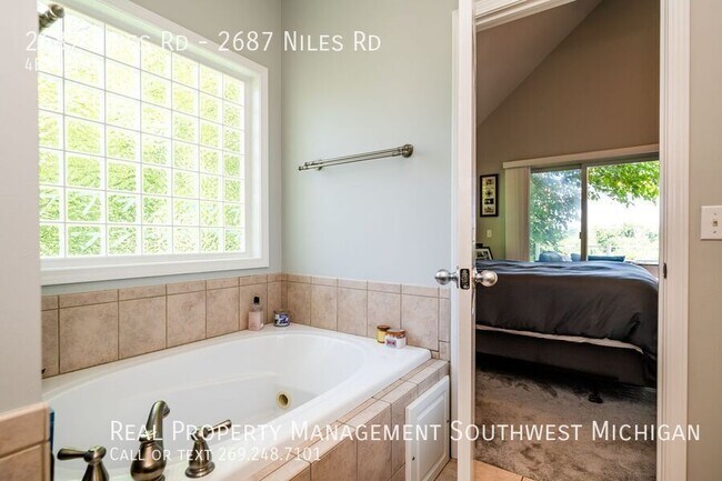 Building Photo - 2687 Niles Rd