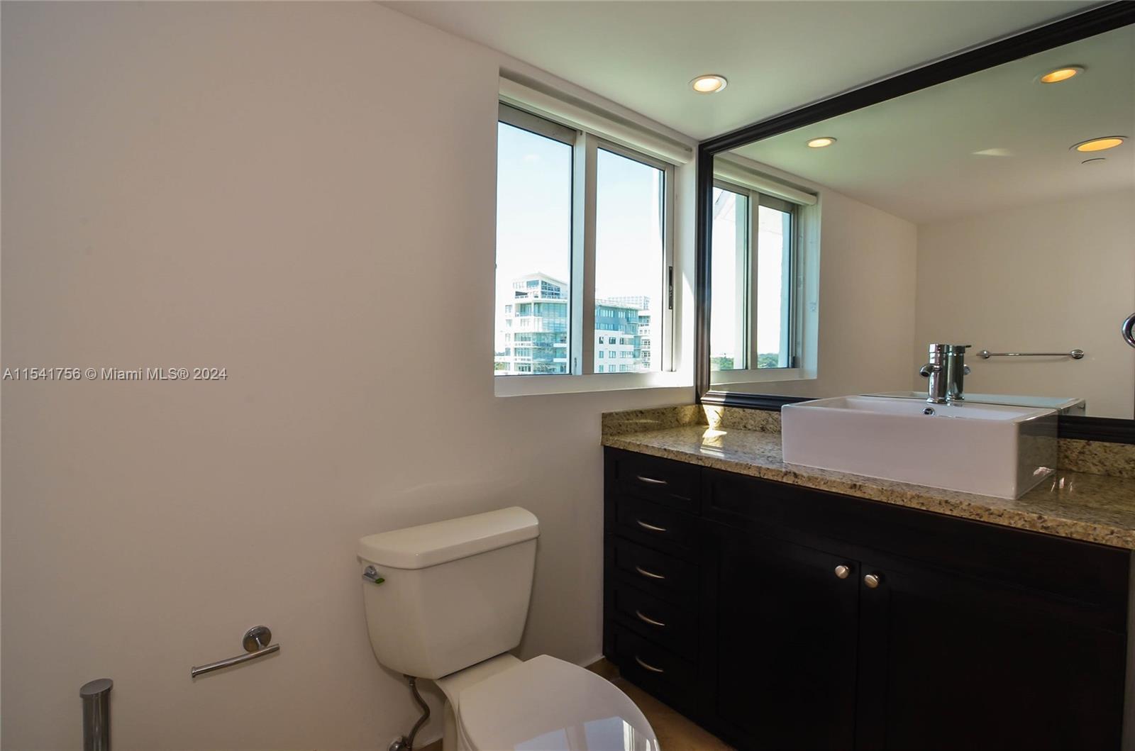 Building Photo - 5900 Collins Ave