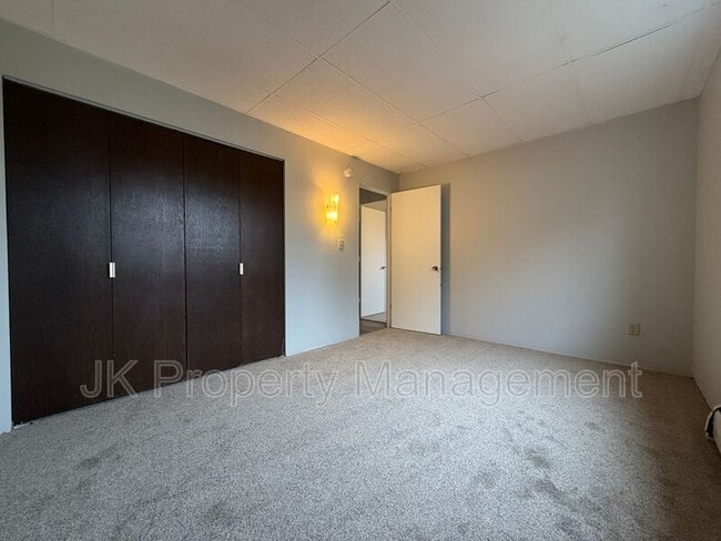 Building Photo - 1122 1st Ave SW