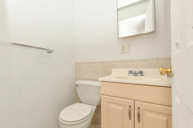 Building Photo - 409 Bloomfield St