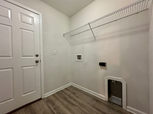 Building Photo - Pritchard Point - Three Bedroom Home