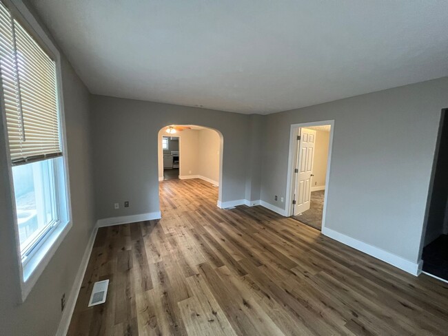 Building Photo - Charming 3-Bedroom Single Family Home in a...