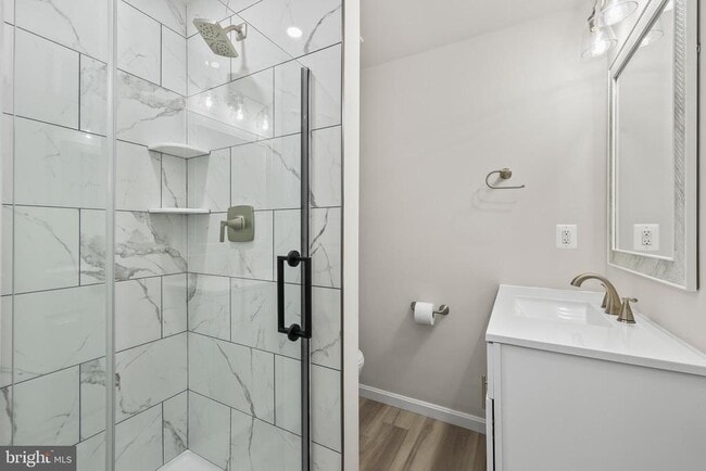 Building Photo - 306 Kings Crest Dr