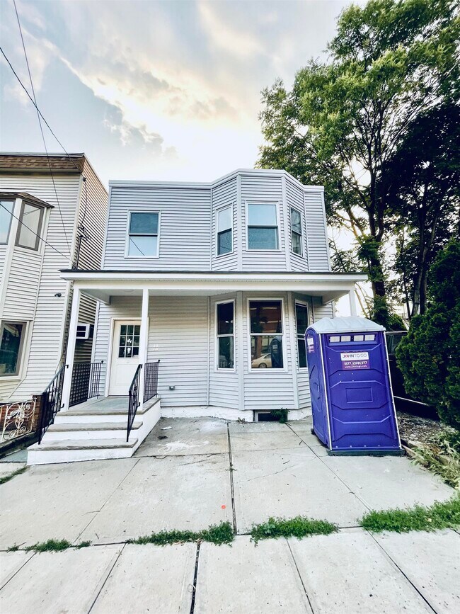 Building Photo - 1607 Kerrigan Ave