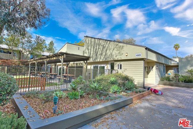 Building Photo - 4822 Hollow Corner Rd