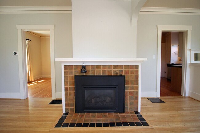 Building Photo - 6435 NE Cleveland Ave