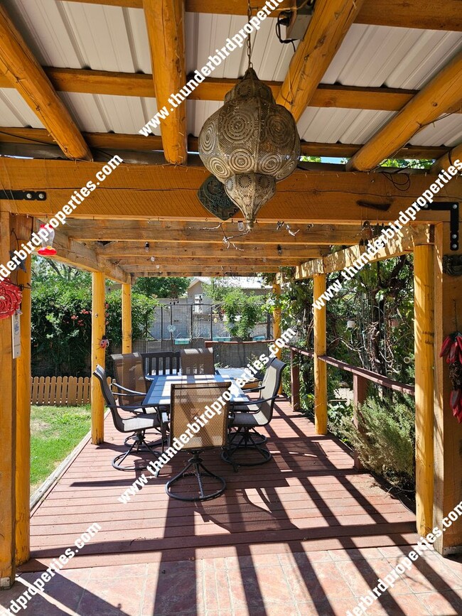 Building Photo - 3 bedroom, 2 baths  with great backyard oa...
