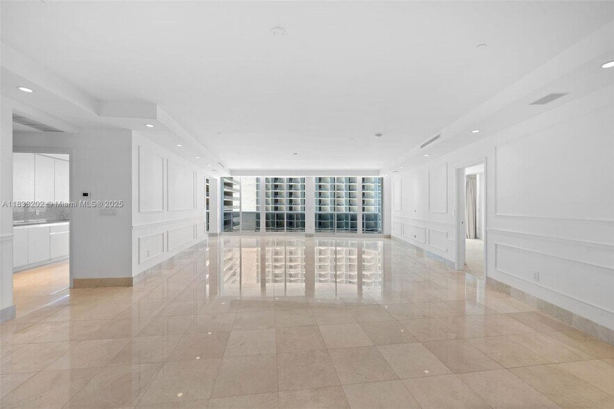 Building Photo - 9601 Collins Ave