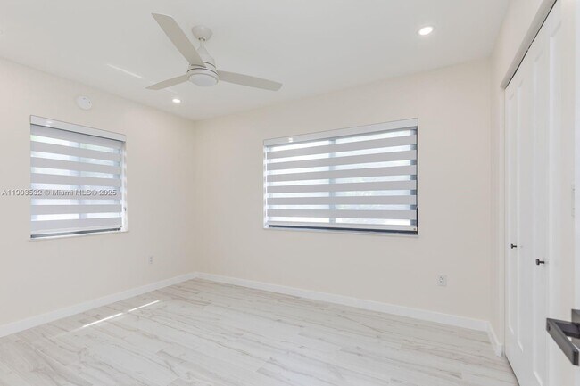 Building Photo - 5641 SW 67th Ave