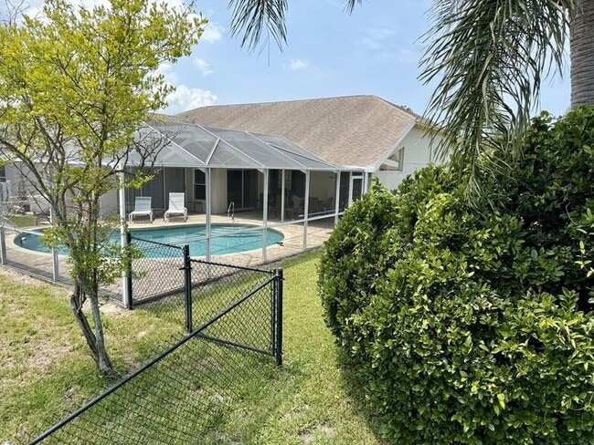 Building Photo - 8724 Ashbury Dr