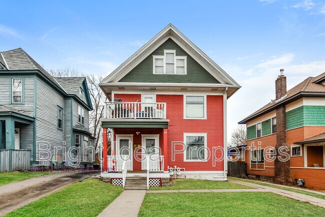 Building Photo - 801 4th St E