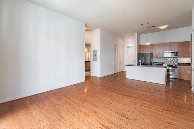 Building Photo - Stunning 2-bedroom, 2-bathroom condo locat...