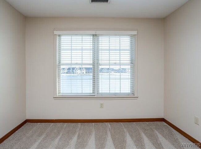 Building Photo - 1013 Deer Lakes Dr