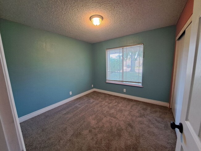 Building Photo - Updated, Spacious Home with Charm!